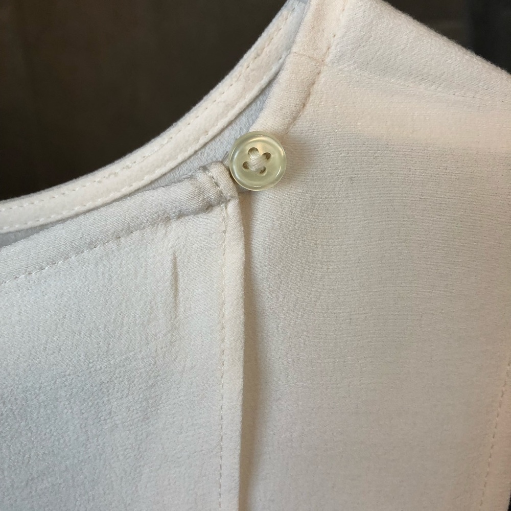 NWT cream tulip shell